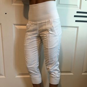 LULULEMON 🍋high-waisted cropped pants